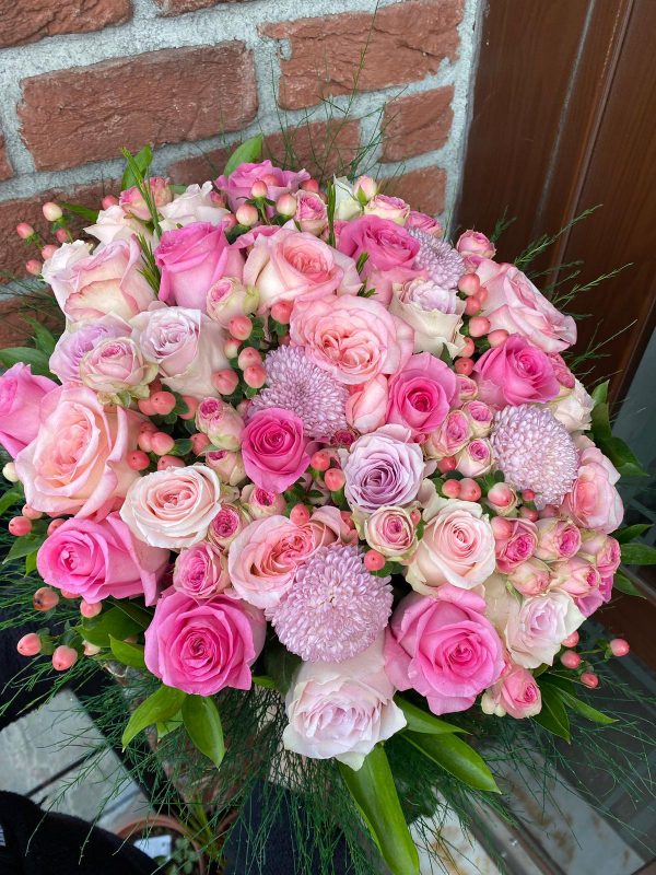 PURE LOVE LUXURIOUS FLOWER BOUQUET